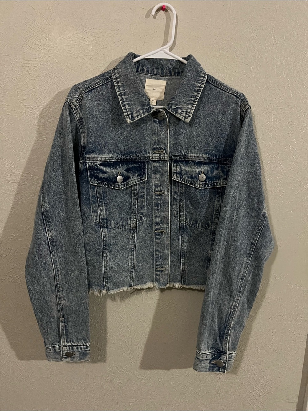 Like New tgla Classic Cropped Denim Jacket - Washed Blue size XL